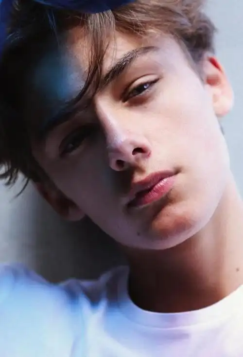 世界上最帅的男孩(被封为世界最帅的小男孩)_可可情感网