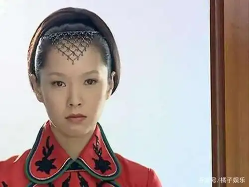 还记得《第八号当铺》里的阿精吗?她现在长这样