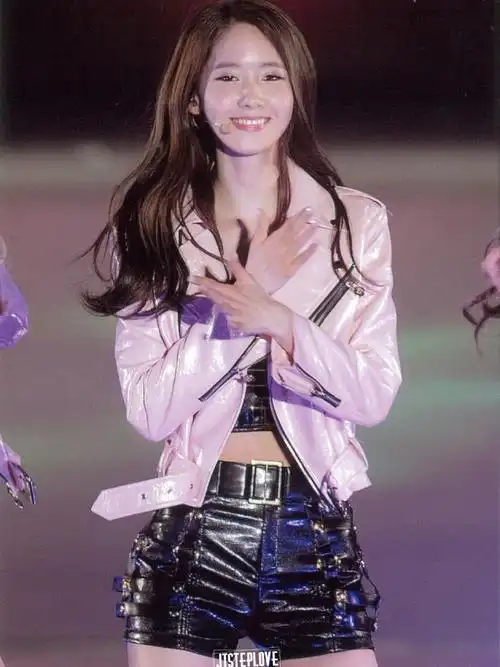 少女时代演唱会舞台上的允儿照片考古