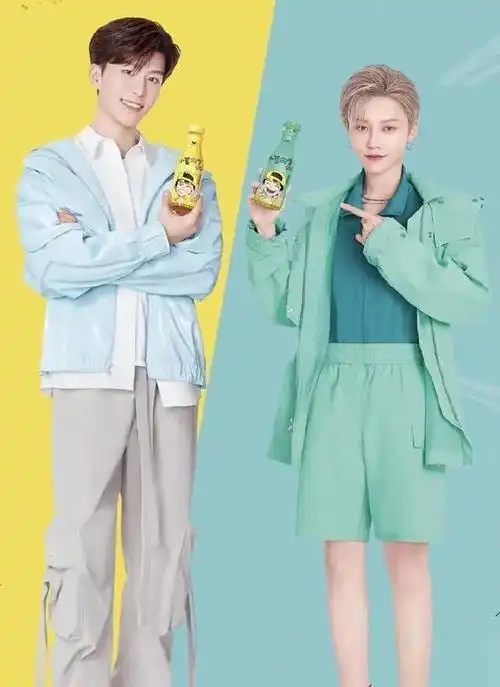 范丞丞和刘雨昕发布了一张新专辑,两人都很随意,很有 cp感,颜色也很