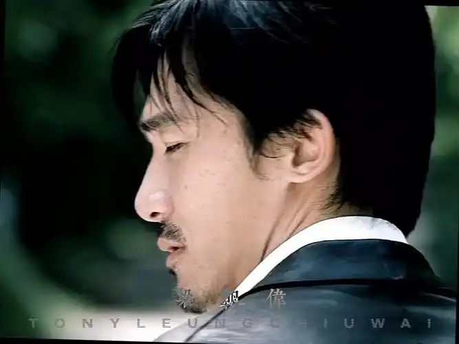 "想要女孩子的芳心一定要靠眼神" ——# 梁朝伟 # 梁朝伟眼神杀