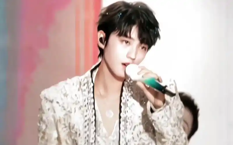 【王俊凯】古希腊掌管舞台的神