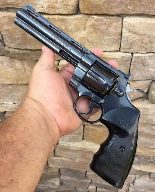 世界名枪:左轮手枪中的"超级贵族"——柯尔特"蟒蛇"