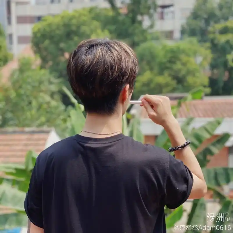 男友代入感满分的刷牙背影来了 丞丞绿洲更新背影21