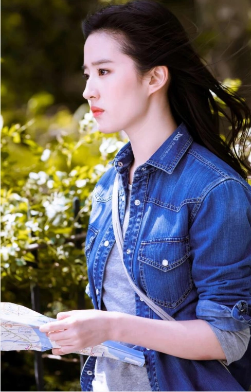 刘亦菲的气质是自带的?看到刘亦菲的日常生活照,我不得不信!