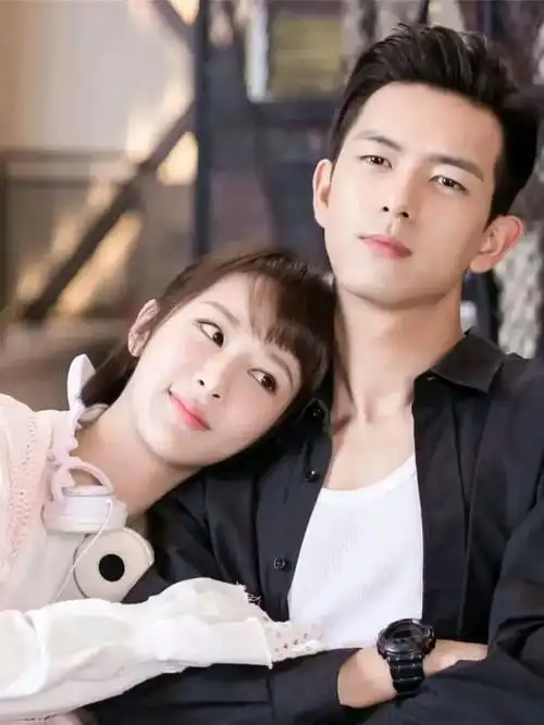 杨紫与李现的友谊杠杠的,合照好般配