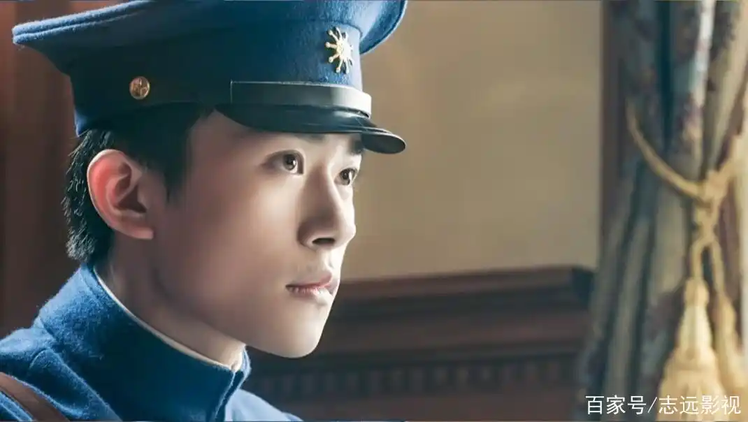 戎装在身,意气风发.《热血同行》中易烊千玺这身军装也太帅了!