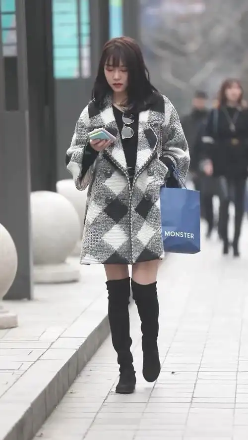 你喜欢穿靴子的女孩吗?