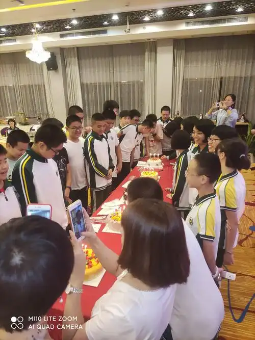 "迎中秋,庆国庆"暨年度生日会——记泉州市实验中学2022届圆梦二班