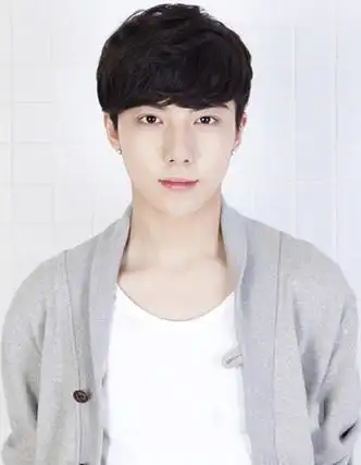 黑色头发剪什么发型好看男生黑色短发图片