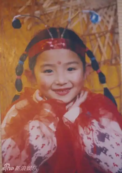 张含韵童年照曝光