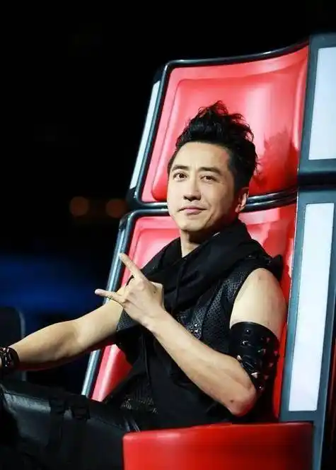 这是庾澄庆吗?网友:人家六十二岁了,谁人不老?岁月不饶人啊!