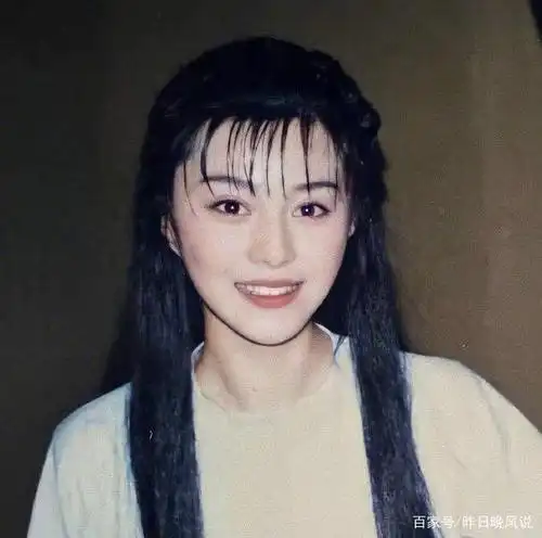 范冰冰近照曝光,穿长裙身形消瘦,脸比从前小了一圈