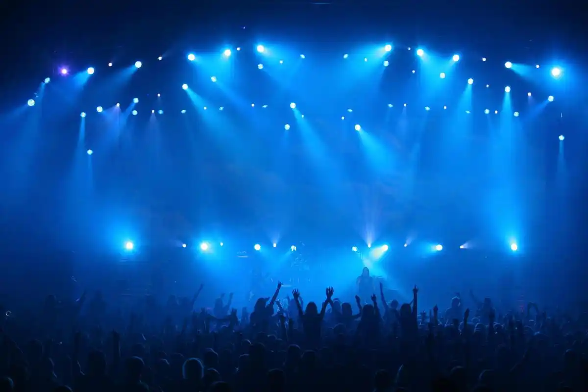 音乐会演唱会表演舞台灯光人群