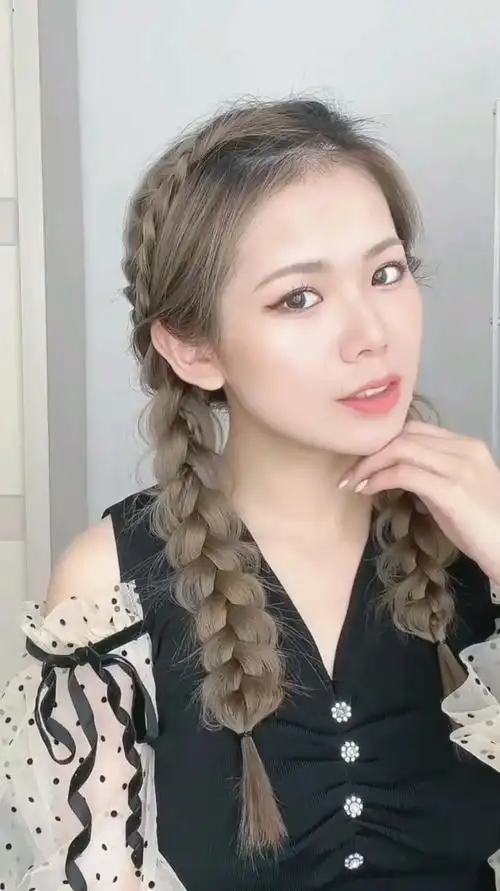 冬日氛围感蓬松麻花辫