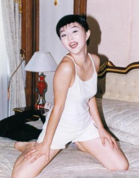 张馨予是李晨的前女友,本图是张馨予年轻时候的照片,看上去她有点太