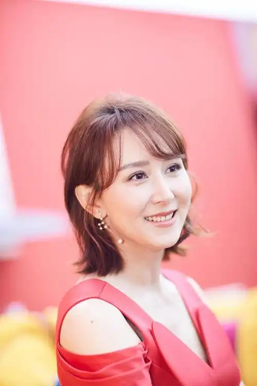 胡静嫁入马来西亚豪门丈夫为了不和她分开睡选择割掉扁桃体