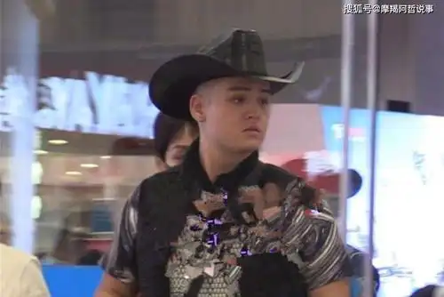 原创宁静22岁混血儿子近照长得憨厚老实可惜没遗传前夫的好基因