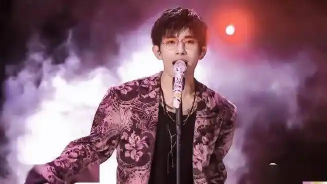 蔡徐坤写歌?千玺爱坐高铁?虞书欣动脸?终极笔记2上映?