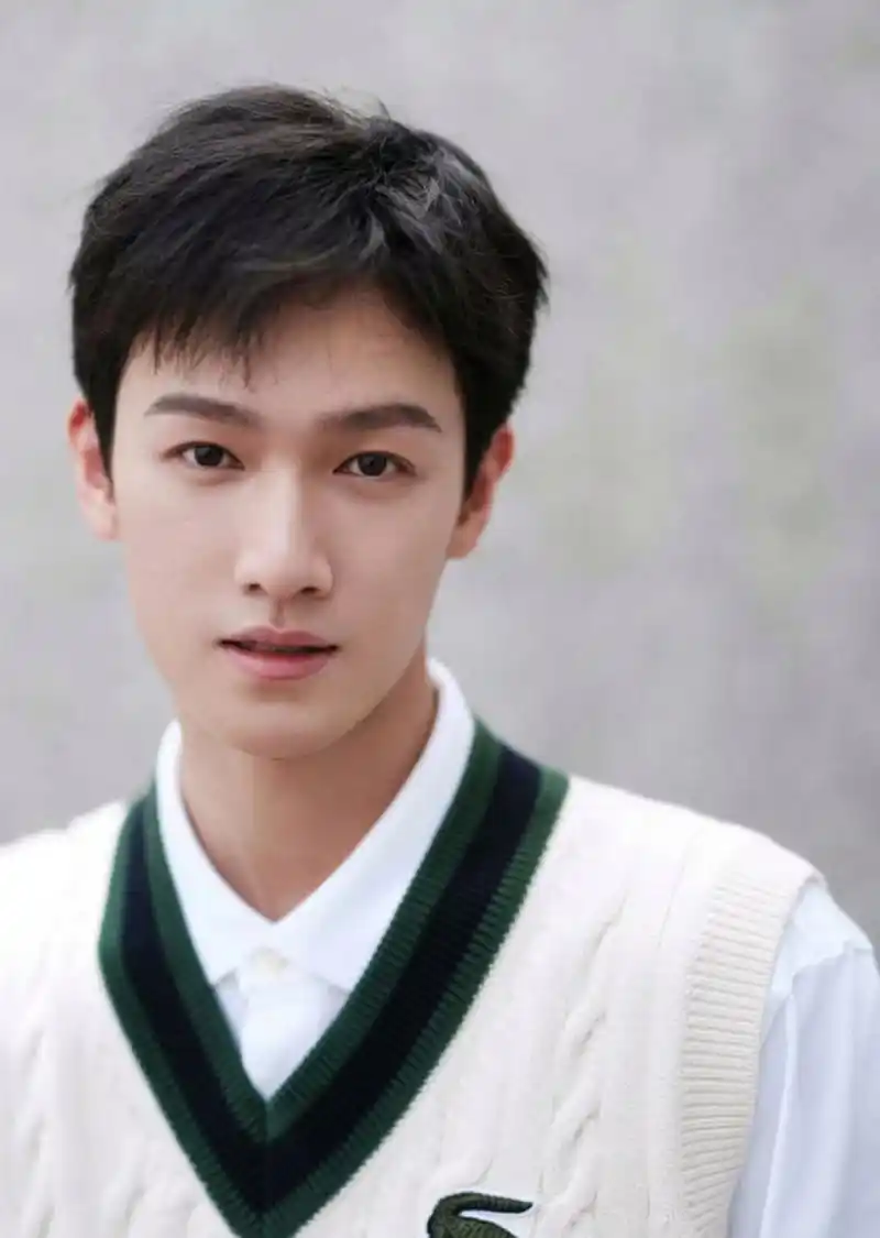 他们帅得让人无法抗拒,简直让我停不下来追![期待]