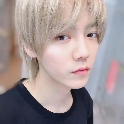 鹿晗黄色长发正面照来了seeyousoon