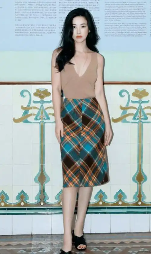 朱珠,1984年7月19日出生于北京,毕业于北京工商大学,中国主持人,歌手