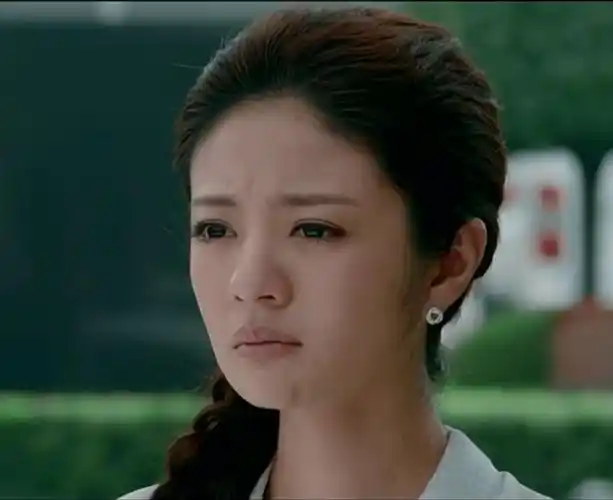 安以轩在这部戏中完美的诠释了娇柔的青春气场