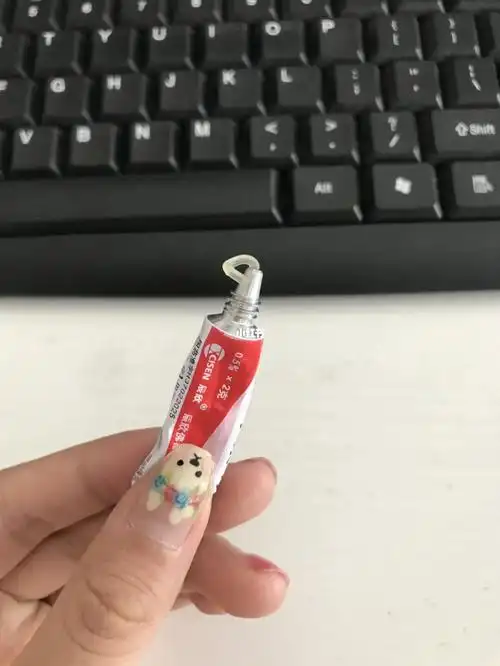 如何优雅的使用红霉素眼膏