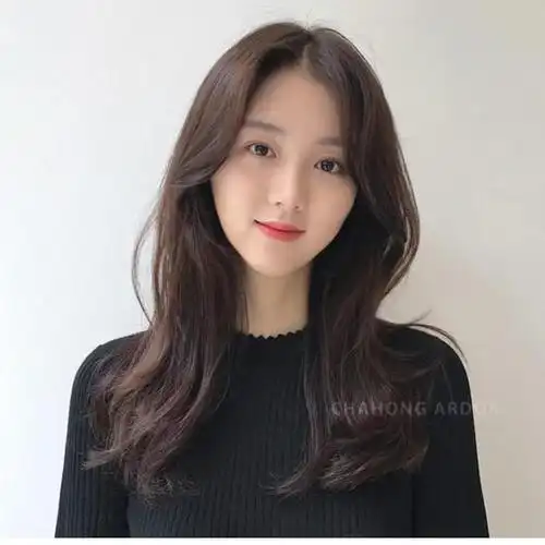 30岁女人减龄中长发发型(30岁女人发型中长发)-中纳网