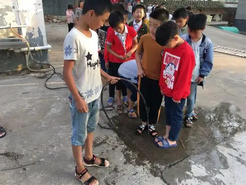 精彩"   新学期,新理念,新思路,新行动,凤凰园学校一直把孩子的德育