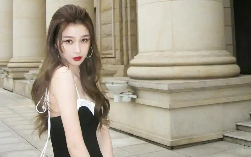 虞书欣高叉黑裙性感高清桌面壁纸