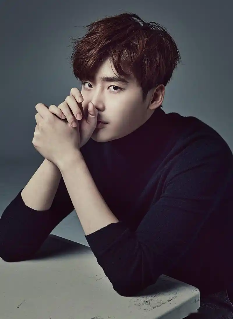 【李钟硕 将以替代服役入伍 2021年退伍】26日,所属社表示"李钟硕将于