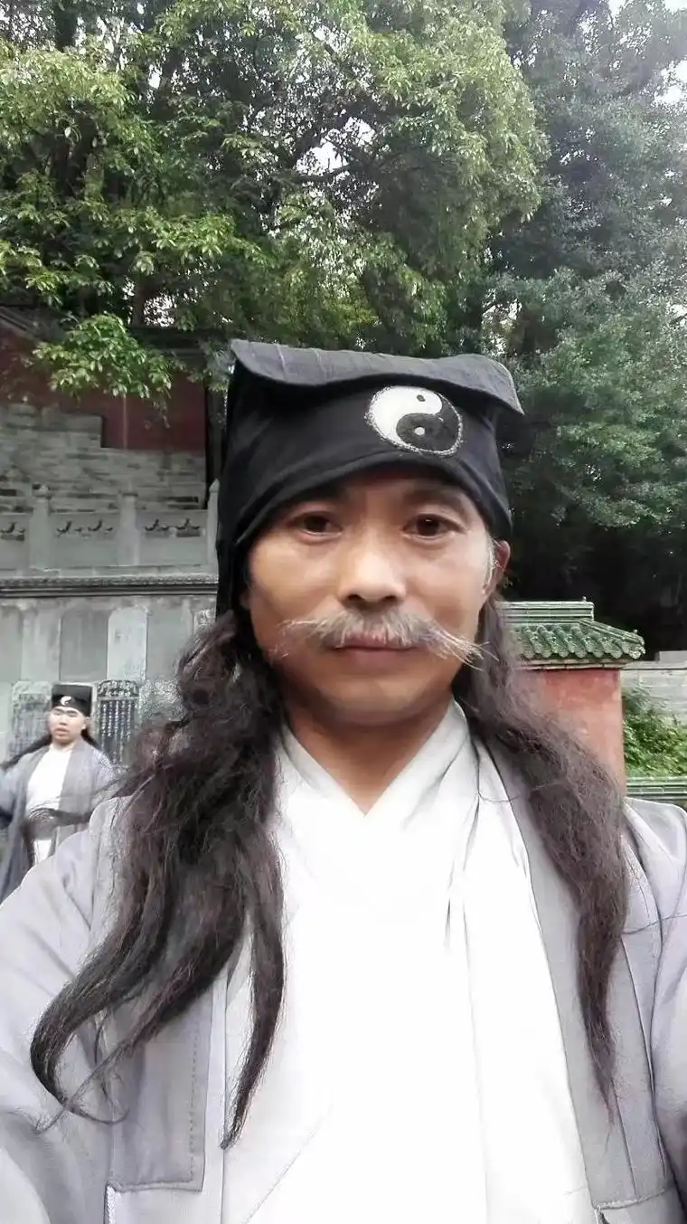 (武当一剑)和明星合影剧照. - 抖音