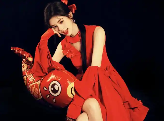 可热闹可爱,亦温润柔美@鞠婧祎7815一抹红气迎接即将到来的2024.