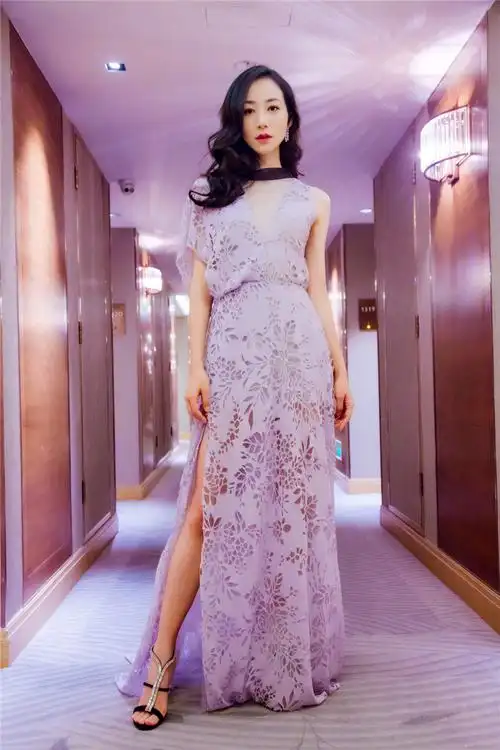 韩雪获"最具魅力女演员"剪纸镂空晚礼服尽显东方美