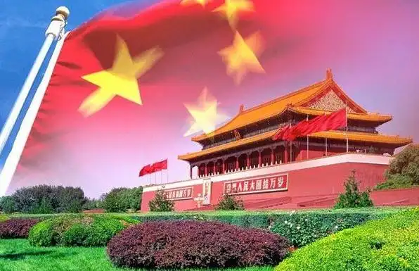 《祖国/您最美》祖国您最美巍巍中华雄鹰飞翔黄河狮吼意气昂扬南海之