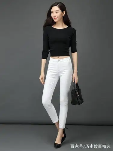 白雪茫茫的秋冬,白色牛仔裤与之更配!