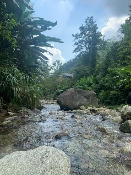 趁周末带娃到山里遛遛市区开车到南惹风景区1个小时左右 带好玩水小