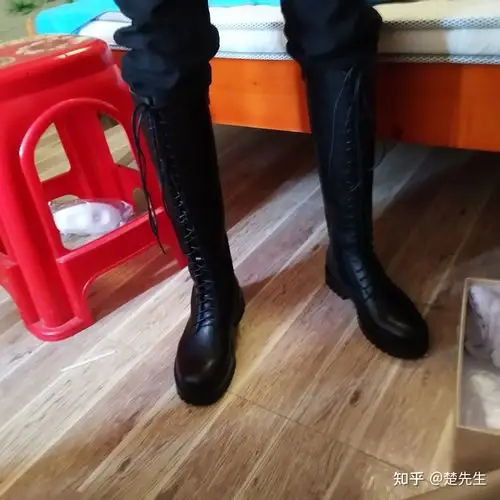 男生喜欢穿女生的过膝长靴正常吗? - 知乎