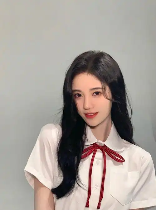 鞠婧祎学生装甜美写真图片