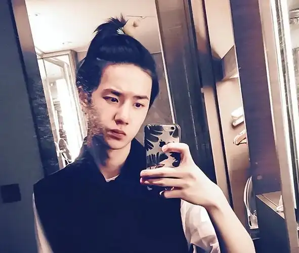 回顾同样小揪揪造型把王一博胡歌千玺放在一起差距出来了