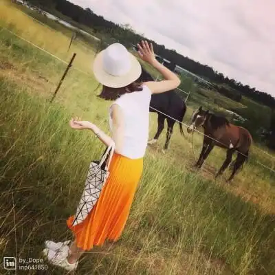 二次元短发背影