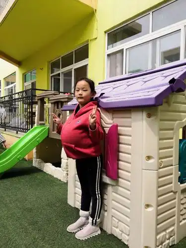 隐珠山花园城幼儿园中四班宝贝们变身"大肚妈妈",体验"大肚"妈妈的