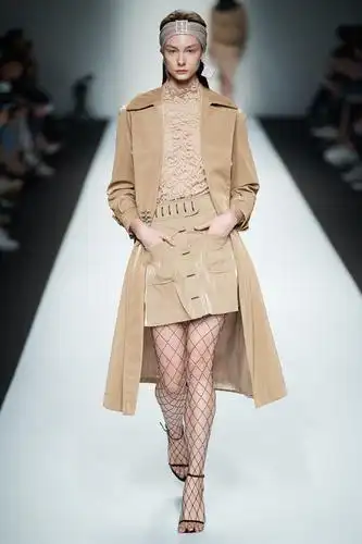 上海时装周穿西装的性感女人|georgetteq|上海时装周_新浪时尚_新浪网