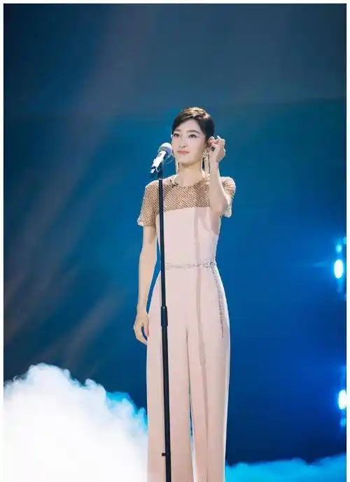 倍受争议的黄圣依和刘芸竟然排名第一档_万茜_阿朵_气质