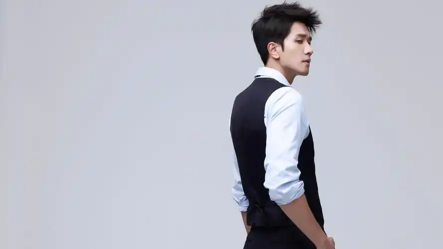 帅哥彭冠英壁纸