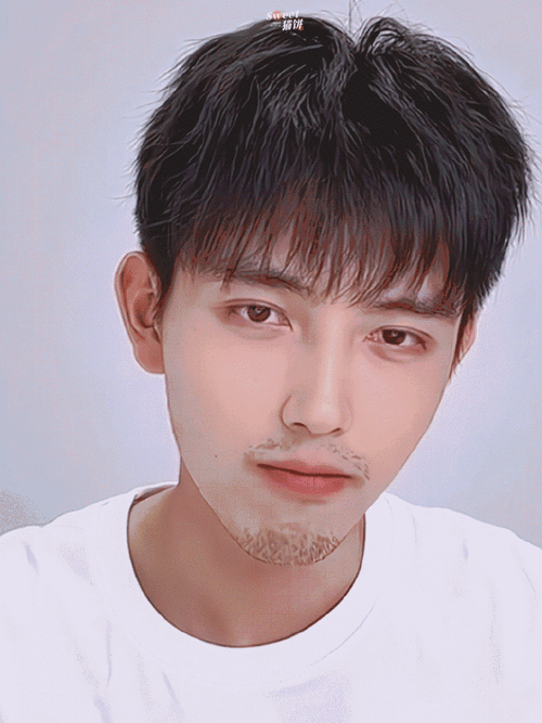 陈飞宇拍戏新角色留胡子啦,清清爽爽的帅哥留胡子后一整个感觉不一样