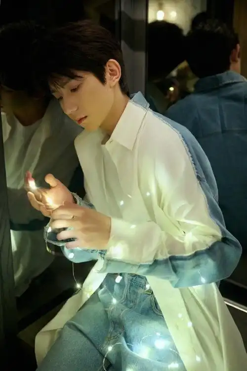 王源九宫格库存照9615清爽男大穿搭帅气十足周末快乐#王源库存照