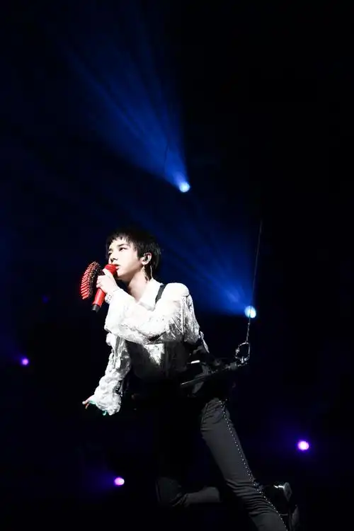 华晨宇盘点180913华晨宇2018火星演唱会精彩盘点五年时光荏苒少年与