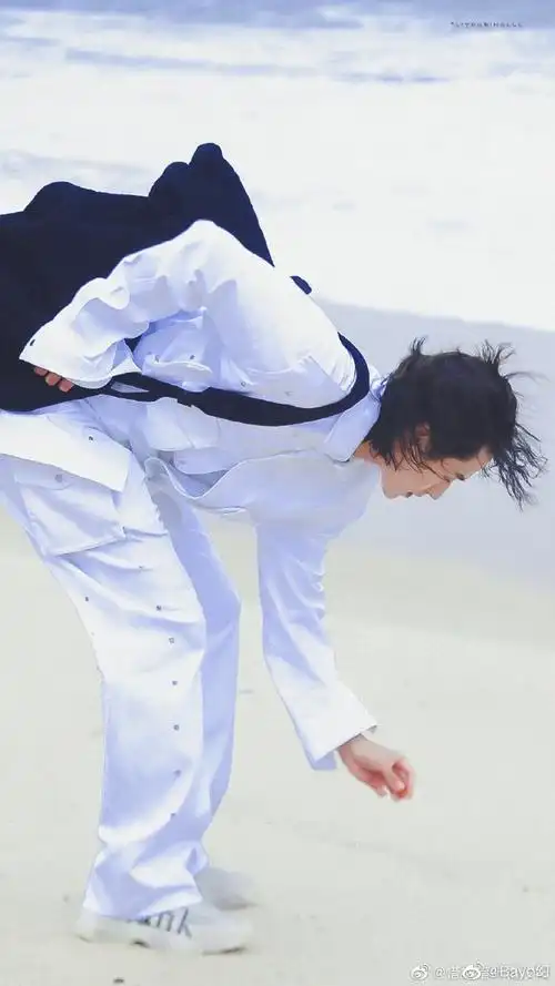 张哲瀚[超话]##张哲瀚 我在我生命每个阶段. 来自bayo幻 - 微博